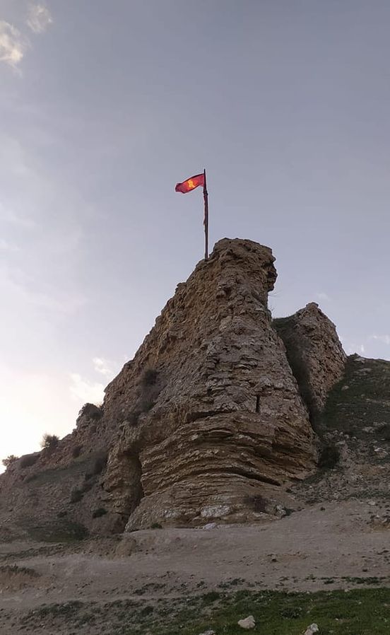 Vista del Alcázar de Cerezo de Río Tirón desde uno de sus fosos